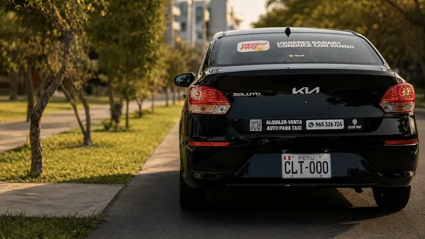 Ver la parte trasera del Kia Soluto