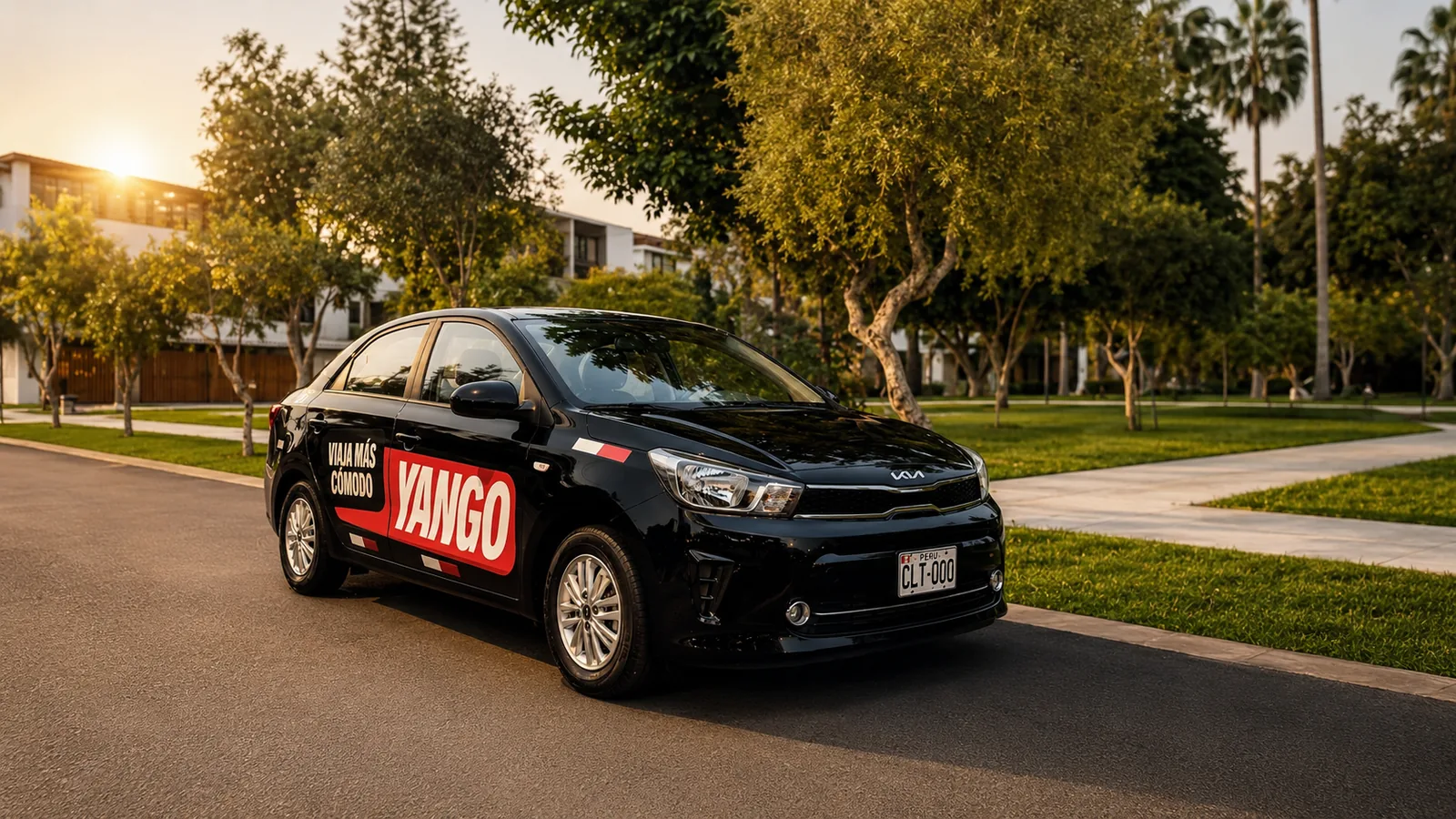 Kia Soluto 0 km de Click Taxi, listo para taxear en una calle de Lima al atardecer
